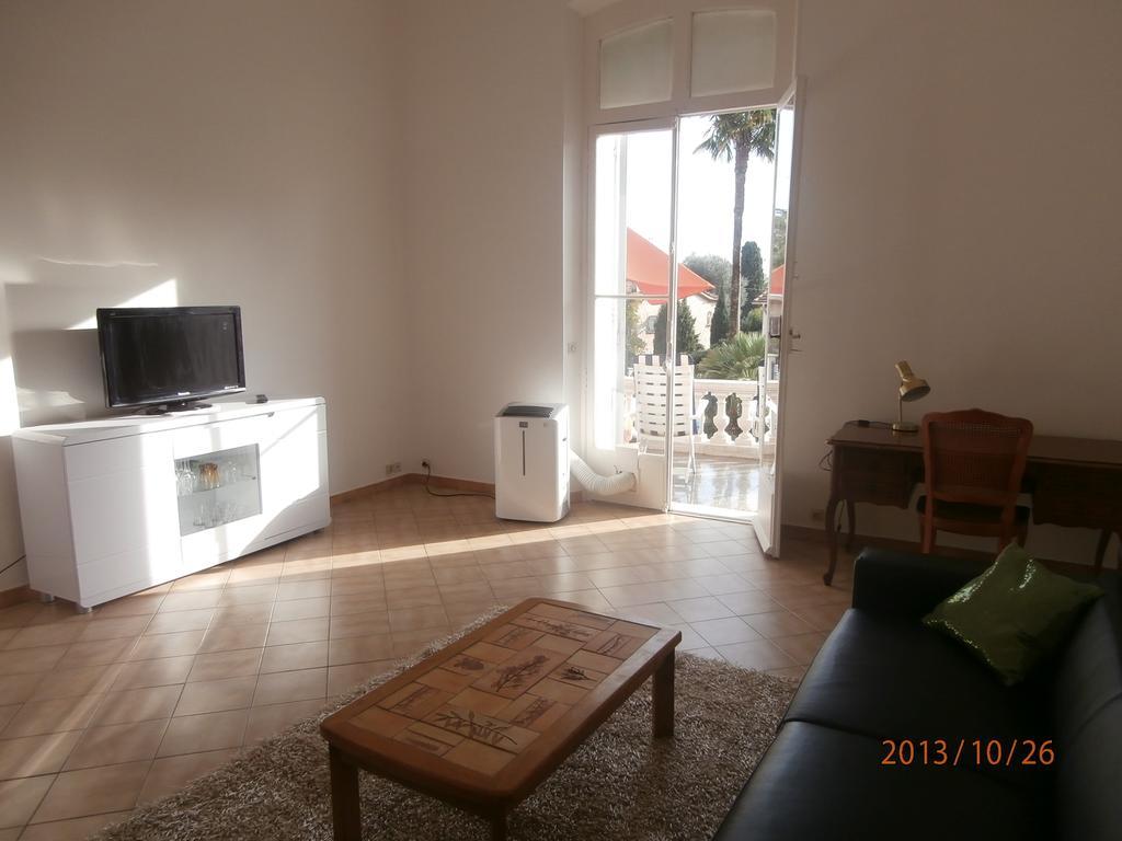 Winter Palace Cannes Room photo