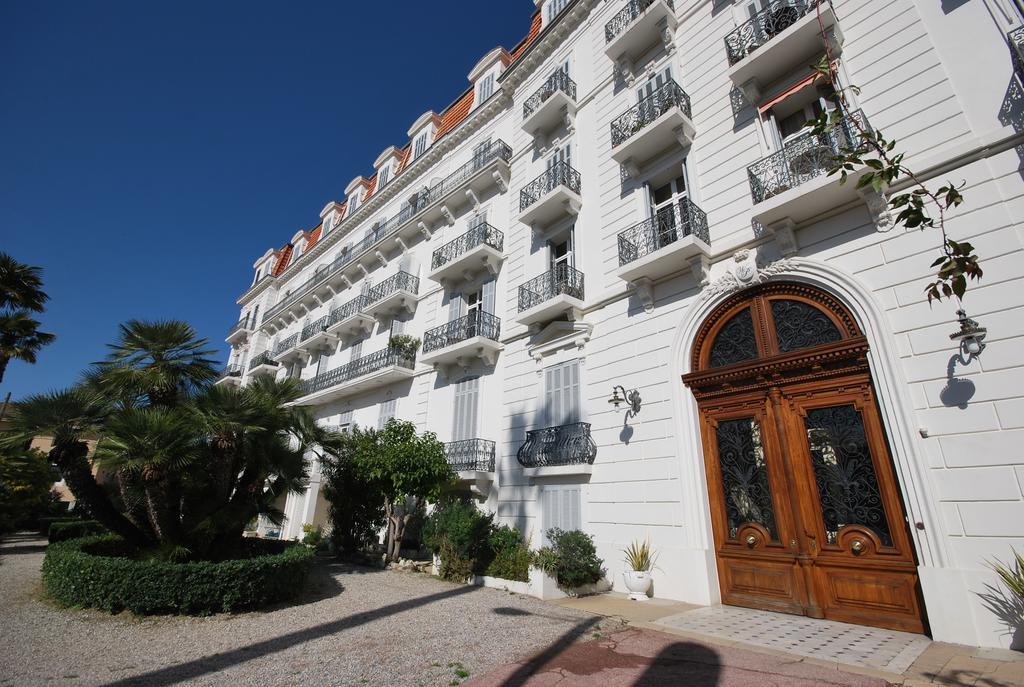 Winter Palace Cannes Room photo
